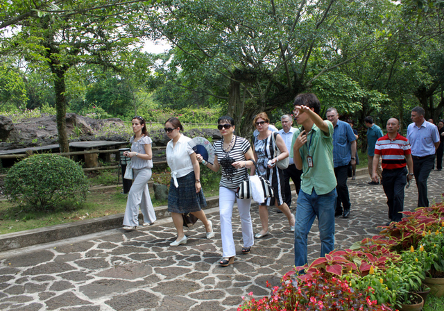 客人視察公園