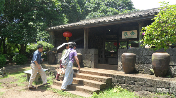 參觀園區火山農舍