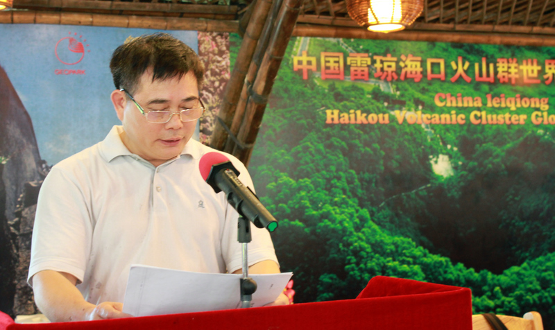 省教育廳基礎(chǔ)教育處處長蘇文主持會議，并宣布獲獎名單